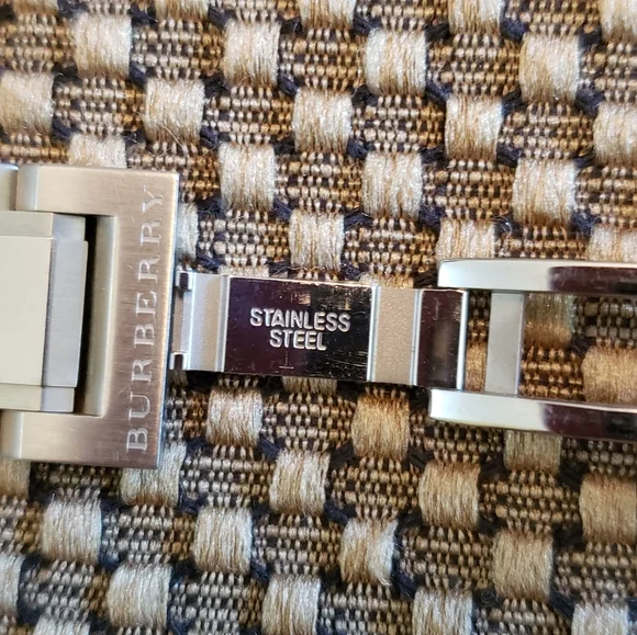 Burberry Stainless Steel Watch BU9000, EUC! Beautiful. - Picture 8 of 11